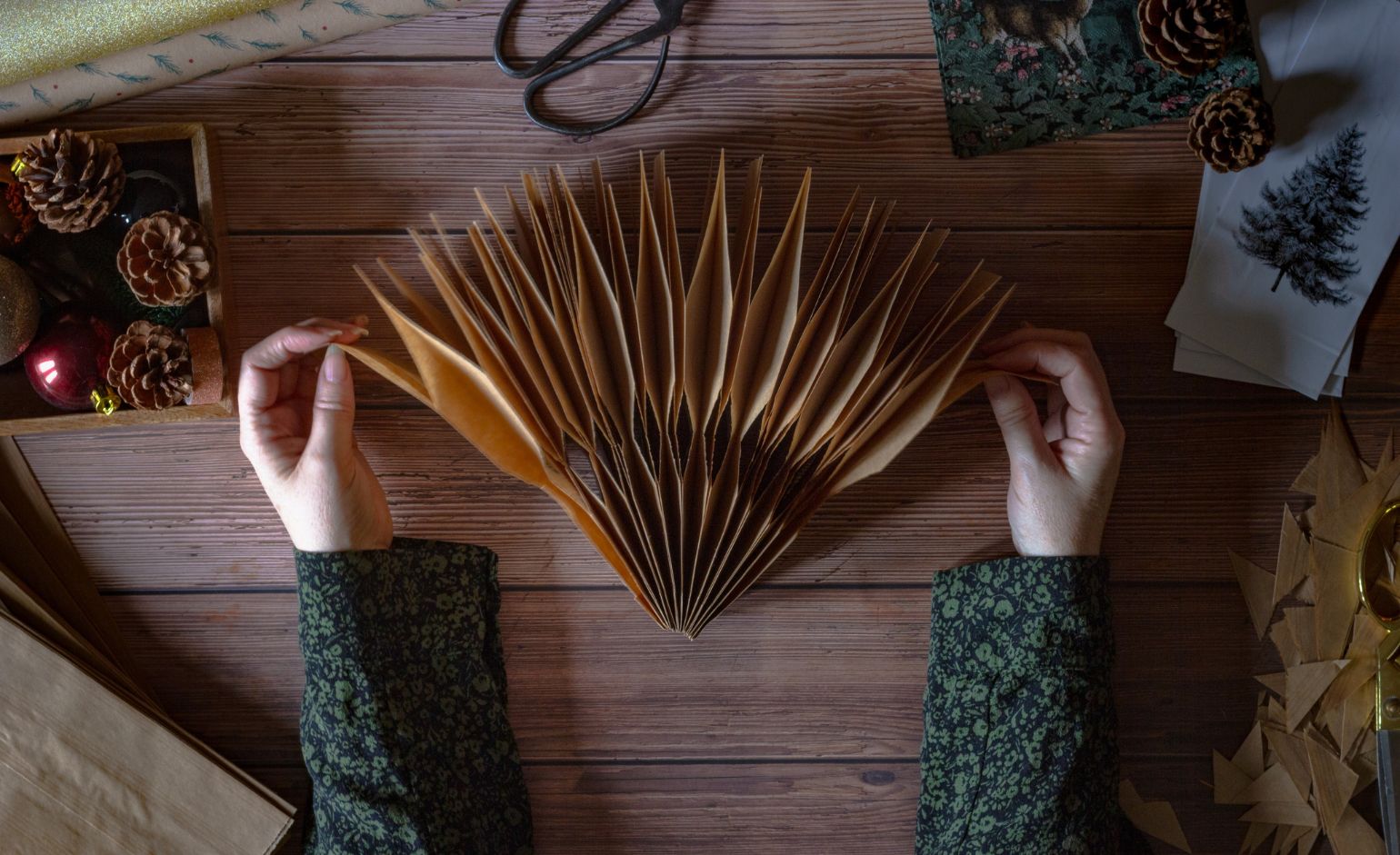 Holiday paper decoration